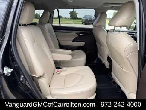 Used 2021 Toyota Highlander Limited FWD image 32