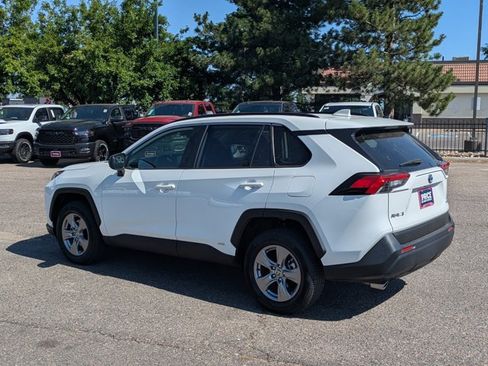 Used 2022 Toyota RAV4 LE AWD/4WD image 8