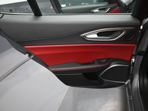 Used 2018 Alfa Romeo Giulia Ti image 29