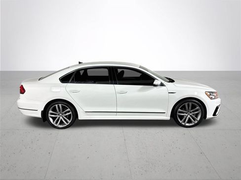 Used 2017 Volkswagen Passat 1.8T R-Line FWD image 5