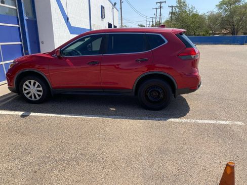 Used 2017 Nissan Rogue S AWD/4WD image 6