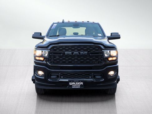 Used 2022 RAM 3500 Big Horn w/ Night Edition AWD/4WD image 8