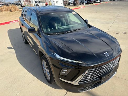 Used 2025 Buick Enclave Preferred image 13