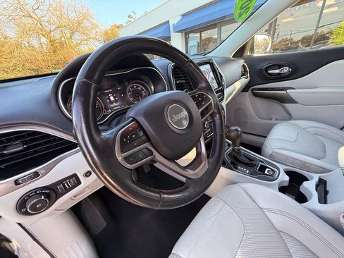 Used 2019 Jeep Cherokee Limited FWD image 39