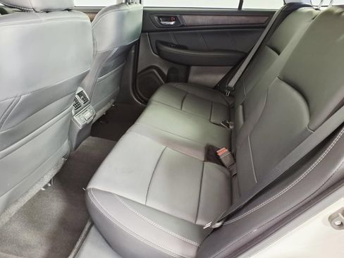 Used 2018 Subaru Outback 2.5i Limited AWD/4WD image 9