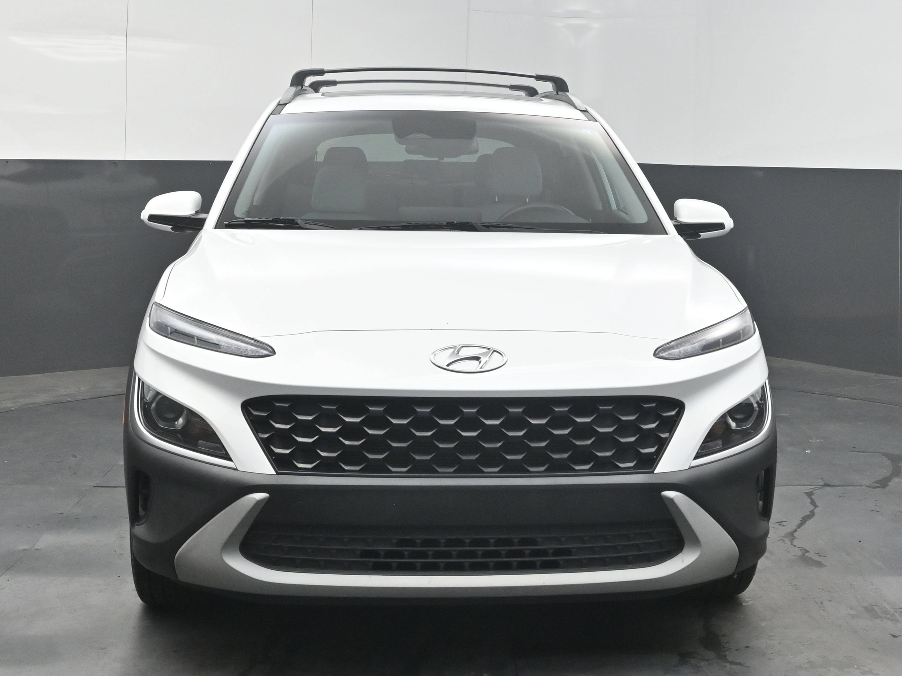 Used 2022 Hyundai Kona SEL w/ Convenience Package FWD image 3