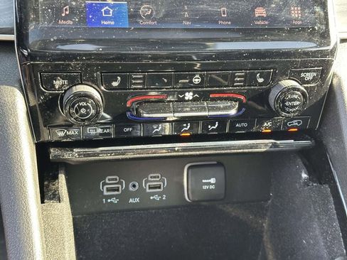 Used 2022 Jeep Grand Cherokee Limited image 30