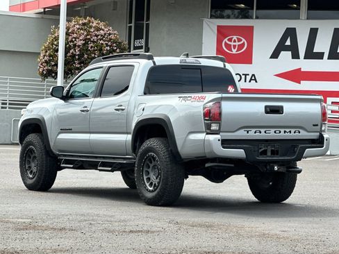 Used 2022 Toyota Tacoma TRD Off-Road w/ Technology Package AWD/4WD image 3