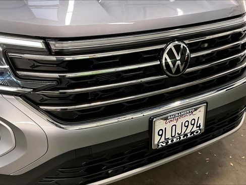 Used 2024 Volkswagen Atlas SE image 32