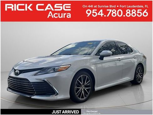 Used 2021 Toyota Camry XLE image 1