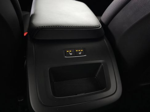 Certified 2025 Volvo XC60 B5 Plus AWD/4WD image 33