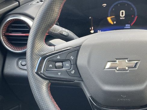 Used 2025 Chevrolet Trax RS w/ Sunroof Package image 15