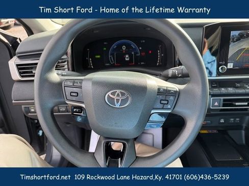 Used 2025 Toyota Camry LE image 18