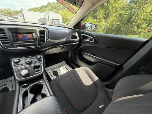 Used 2015 Chrysler 200 Limited FWD image 21