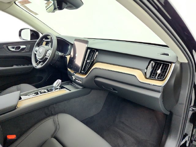 New 2026 Volvo XC60 B5 Plus w/ Protection Package Premier AWD/4WD image 13