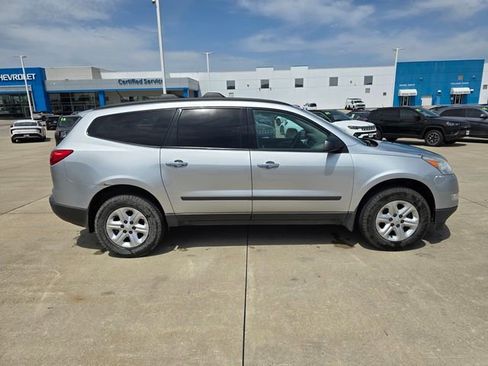 Used 2012 Chevrolet Traverse LS FWD image 8