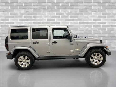 Used 2015 Jeep Wrangler Unlimited Sahara w/ Connectivity Group image 6