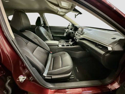 Used 2024 Nissan Altima 2.5 SV FWD image 31