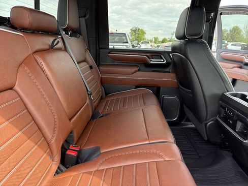 Certified 2024 GMC Sierra 3500 Denali Ultimate AWD/4WD image 34