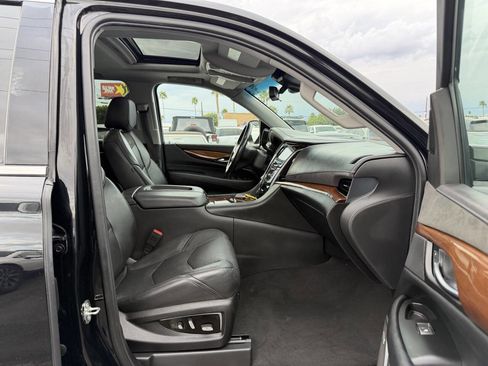 Used 2020 Cadillac Escalade ESV Luxury image 23