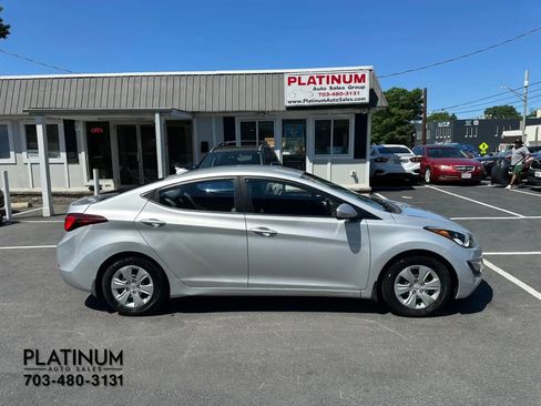 Used 2016 Hyundai Elantra SE FWD image 2