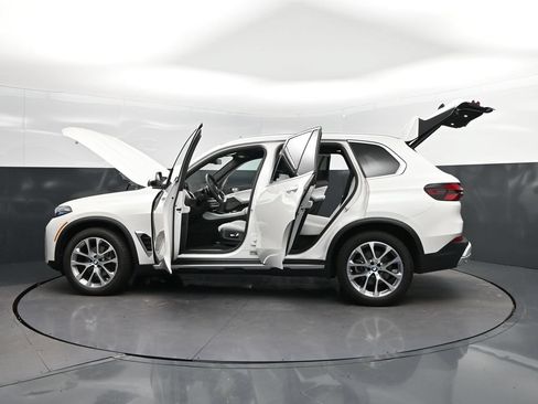 Certified 2026 BMW X5 xDrive40i w/ Climate Comfort Package AWD/4WD image 46