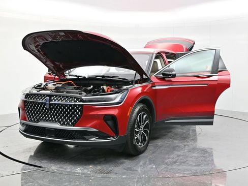 Used 2025 Lincoln Nautilus Premier image 55