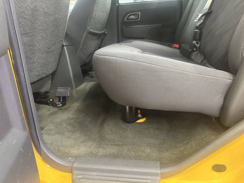 Used 2004 Chevrolet Colorado LS RWD image 40