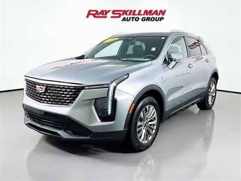 Used 2024 Cadillac XT4 Premium Luxury image 3