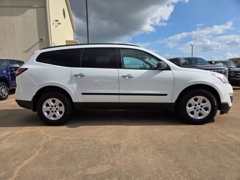 Used 2017 Chevrolet Traverse LS FWD image 4