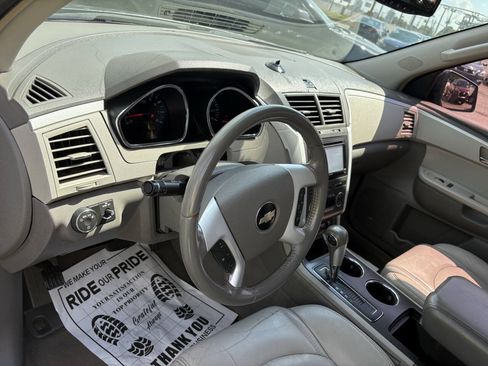 Used 2009 Chevrolet Traverse LT FWD image 19
