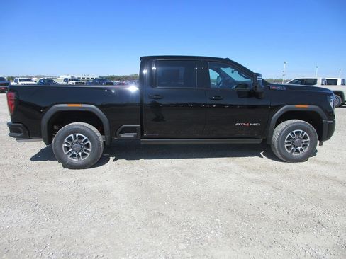 New 2026 GMC Sierra 2500 AT4 w/ AT4 Premium Plus Package image 3