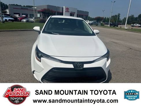 Used 2025 Toyota Corolla LE FWD image 7