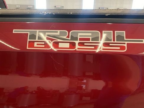 Used 2019 Chevrolet Silverado 1500 LT Trail Boss AWD/4WD image 11