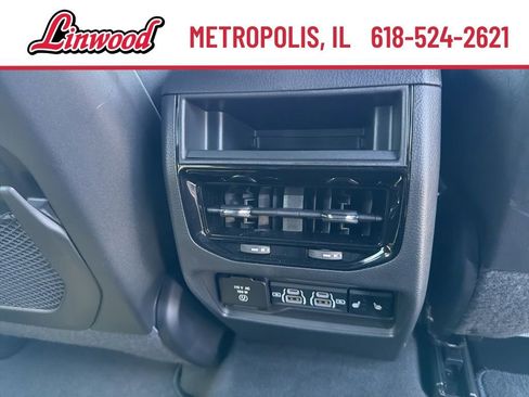 Used 2024 Jeep Grand Cherokee Limited w/ Black Appearance Package AWD/4WD image 11