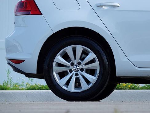 Used 2015 Volkswagen Golf TDI S FWD image 29