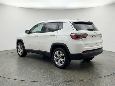 Used 2025 Jeep Compass Latitude image 6