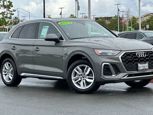 Used 2023 Audi Q5 2.0T Premium w/ Convenience Package AWD/4WD image 2