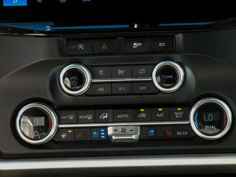 Used 2024 Ford Expedition Limited image 16