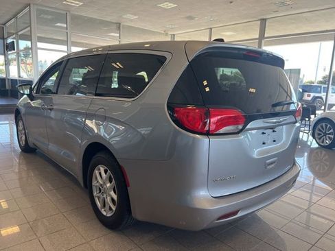 Used 2021 Chrysler Voyager LX image 10