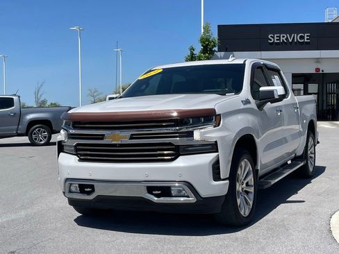 Used 2021 Chevrolet Silverado 1500 High Country w/ Technology Package AWD/4WD image 3