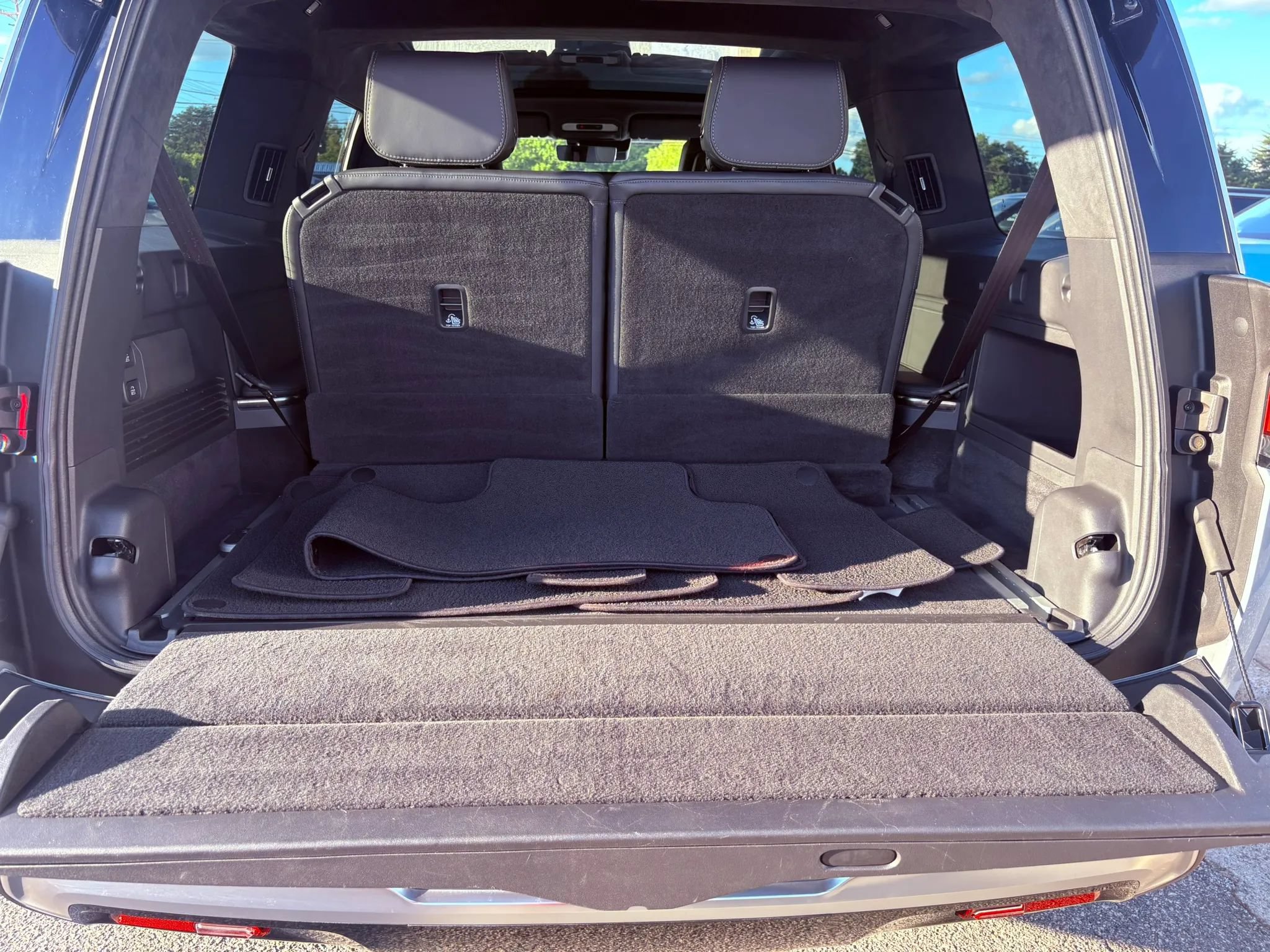 Used 2025 Rivian R1S Adventure Dual AWD/4WD image 38