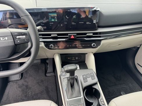 New 2026 Kia Sportage EX w/ EX Panorama Roof Package image 17