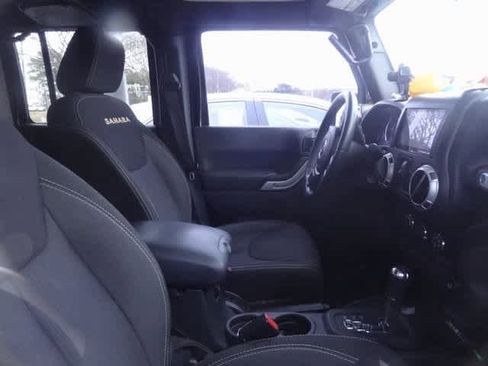 Used 2015 Jeep Wrangler Unlimited Sahara image 8