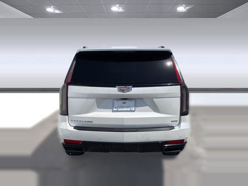 Used 2023 Cadillac Escalade Sport w/ Heavy-Duty Trailer Package AWD/4WD image 9