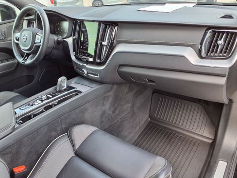 Used 2021 Volvo XC60 T8 R-Design AWD/4WD image 9