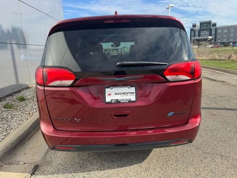Used 2020 Chrysler Pacifica Limited w/ Advanced Safetytec Group FWD image 43