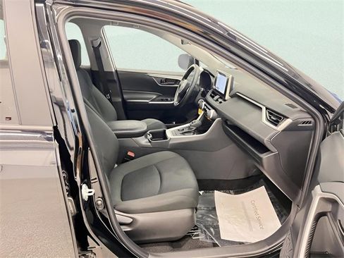 Used 2025 Toyota RAV4 LE image 9
