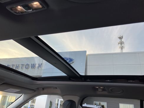 Used 2023 Ford Explorer XLT w/ Equipment Group 202A image 21