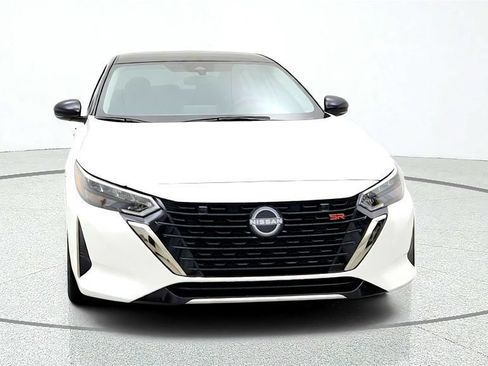 Used 2025 Nissan Sentra SR FWD image 2